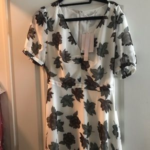 NWT S Avec Lea Filles short floral dress. 40$